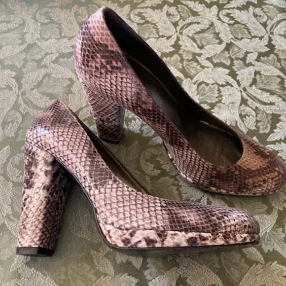 Stuart Weitzman Heels - Picture 3 of 9